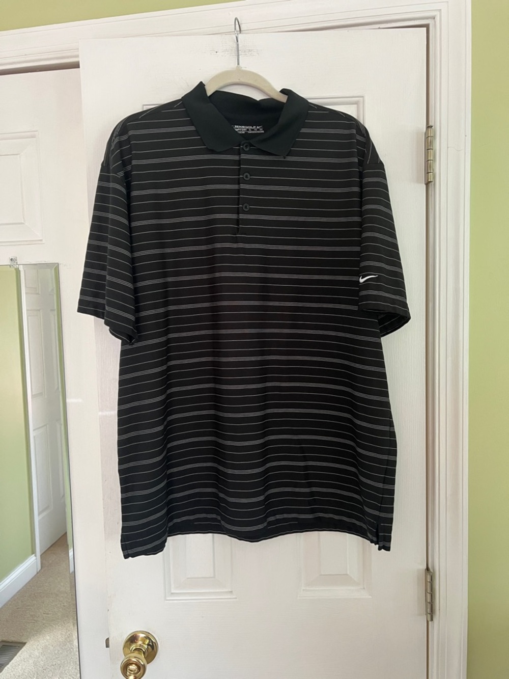Nike Men’s Black Golf  Polo with Thin WhiteStripes.Sz-XL.EUC.Nike Dry Fit.